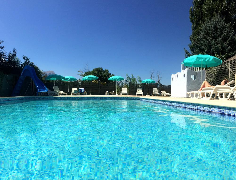 Camping Les Grillons Hotel Embrun Kültér fotó