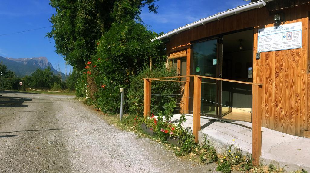 Camping Les Grillons Hotel Embrun Kültér fotó