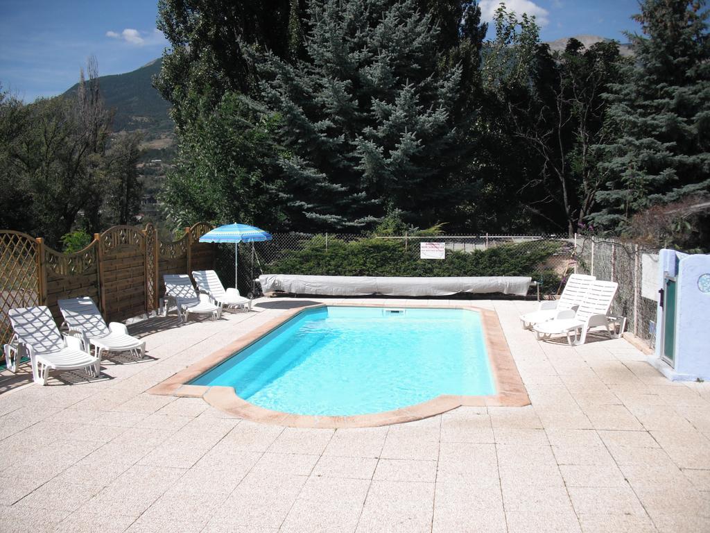 Camping Les Grillons Hotel Embrun Kültér fotó