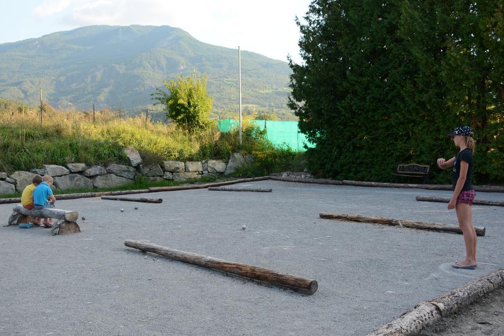Camping Les Grillons Hotel Embrun Kültér fotó