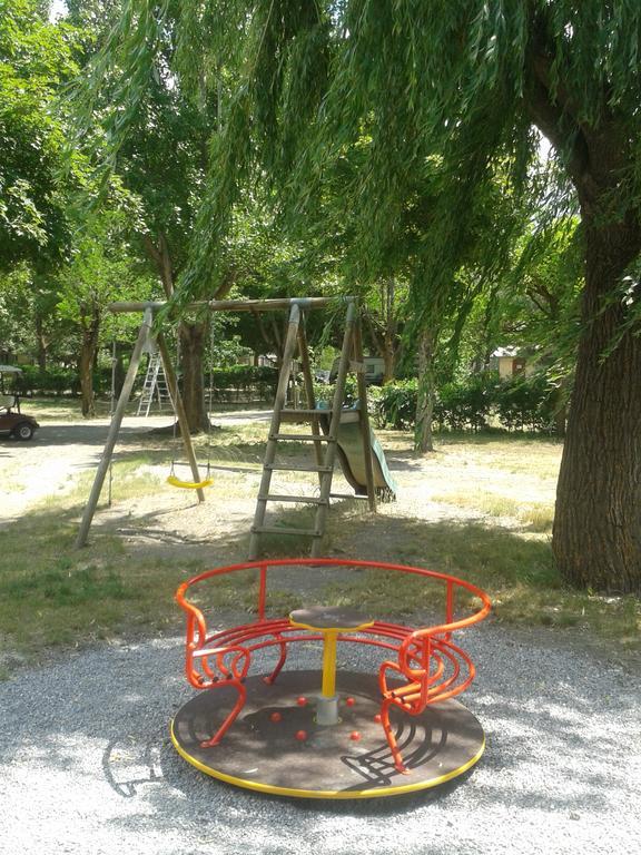 Camping Les Grillons Hotel Embrun Kültér fotó